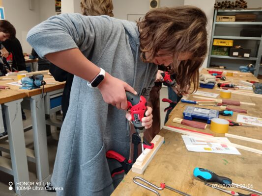 DÍLNIČKY ZŠ Dřevěný větrník