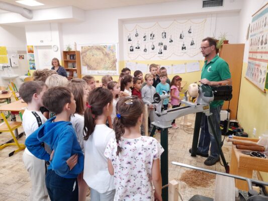 Dílničky ZŠ přívěsek